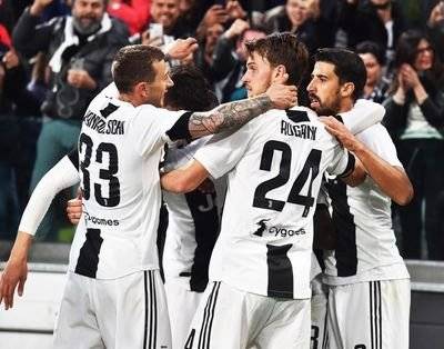  莱比锡红牛三球完胜狼堡，重回欧冠区争夺行列  